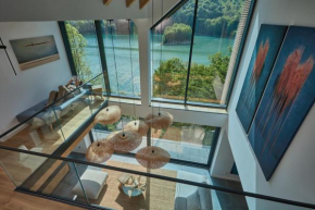 Utopia Lake View